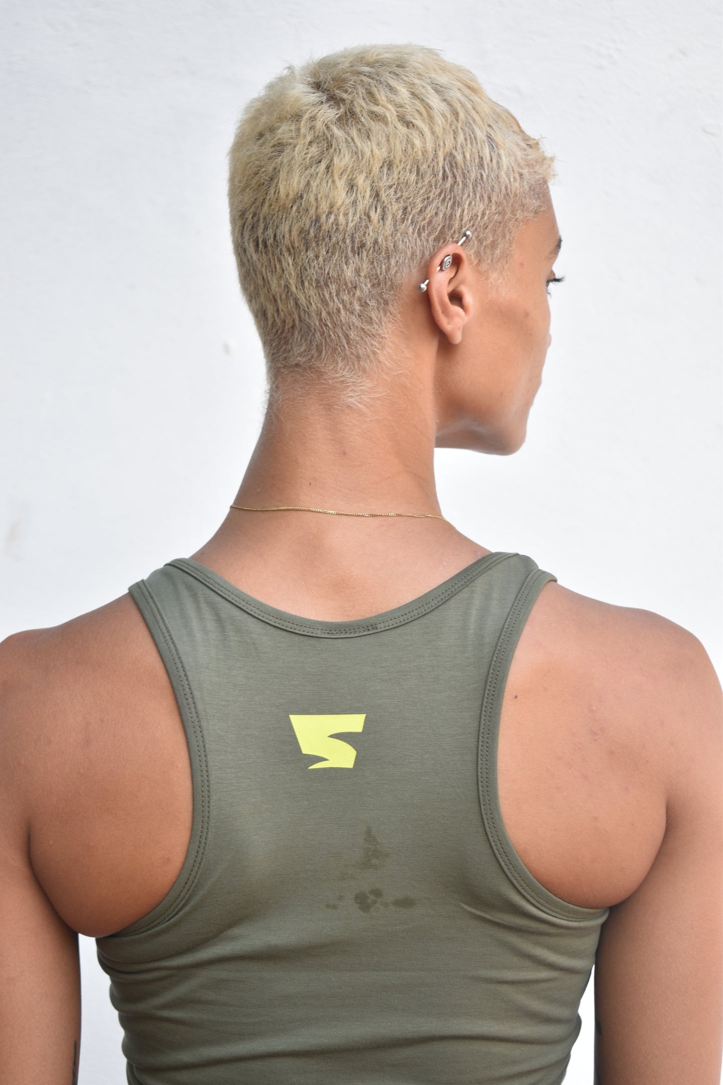 SHARKFIT CROPTOP IN OLIVE GREEN