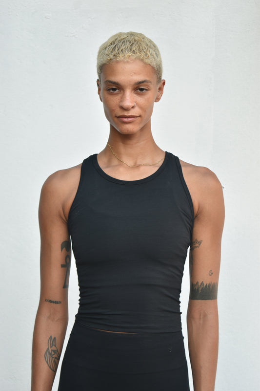 SHARKFIT CROPTOP IN BLACK