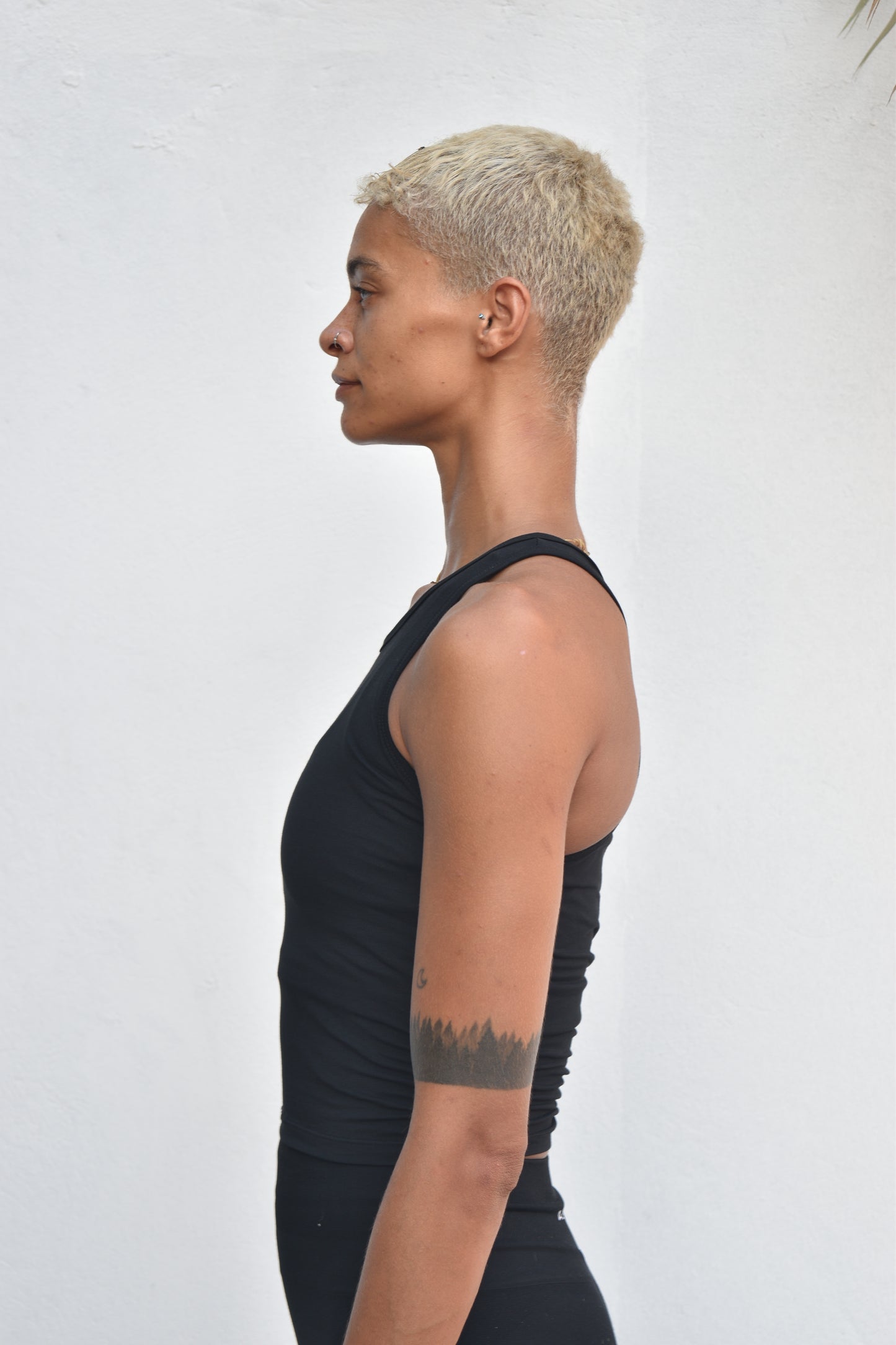 SHARKFIT CROPTOP IN BLACK