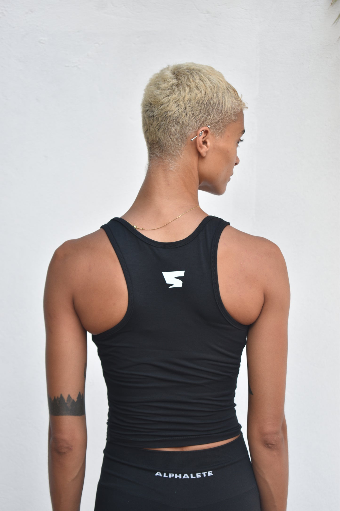 SHARKFIT CROPTOP IN BLACK